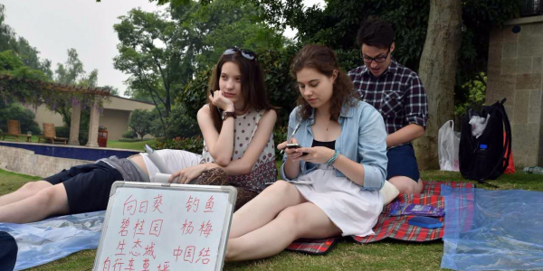 Студентки ФИЯ Марина Полбина и Евгения Шичавина приняли участие в летней школе в Уханьском Текстильном Университете (Китай)