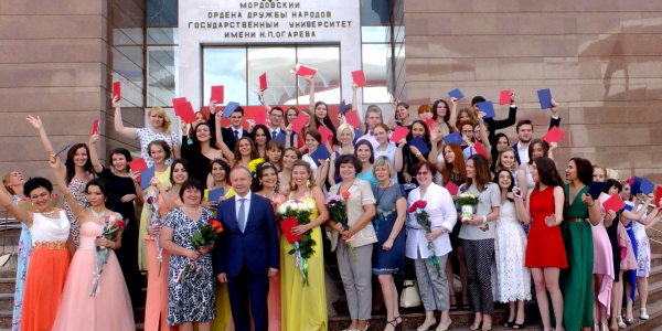 1 июля 2016 г. состоялась торжественная церемония вручения дипломов выпускникам ФИЯ